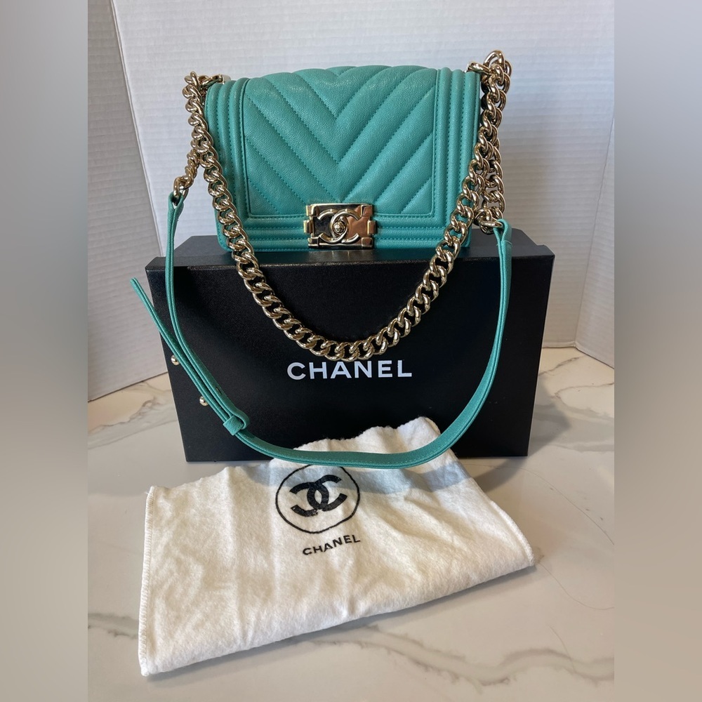 Chanel 19S Turquoise Iridescent Caviar Chevron Quillted Small Boy Gold Hardware - Picture 12 of 15